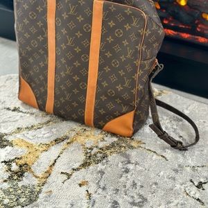 Authentic vintage Louis vuitton messenger travel bag 🧳, beautiful 🤩
